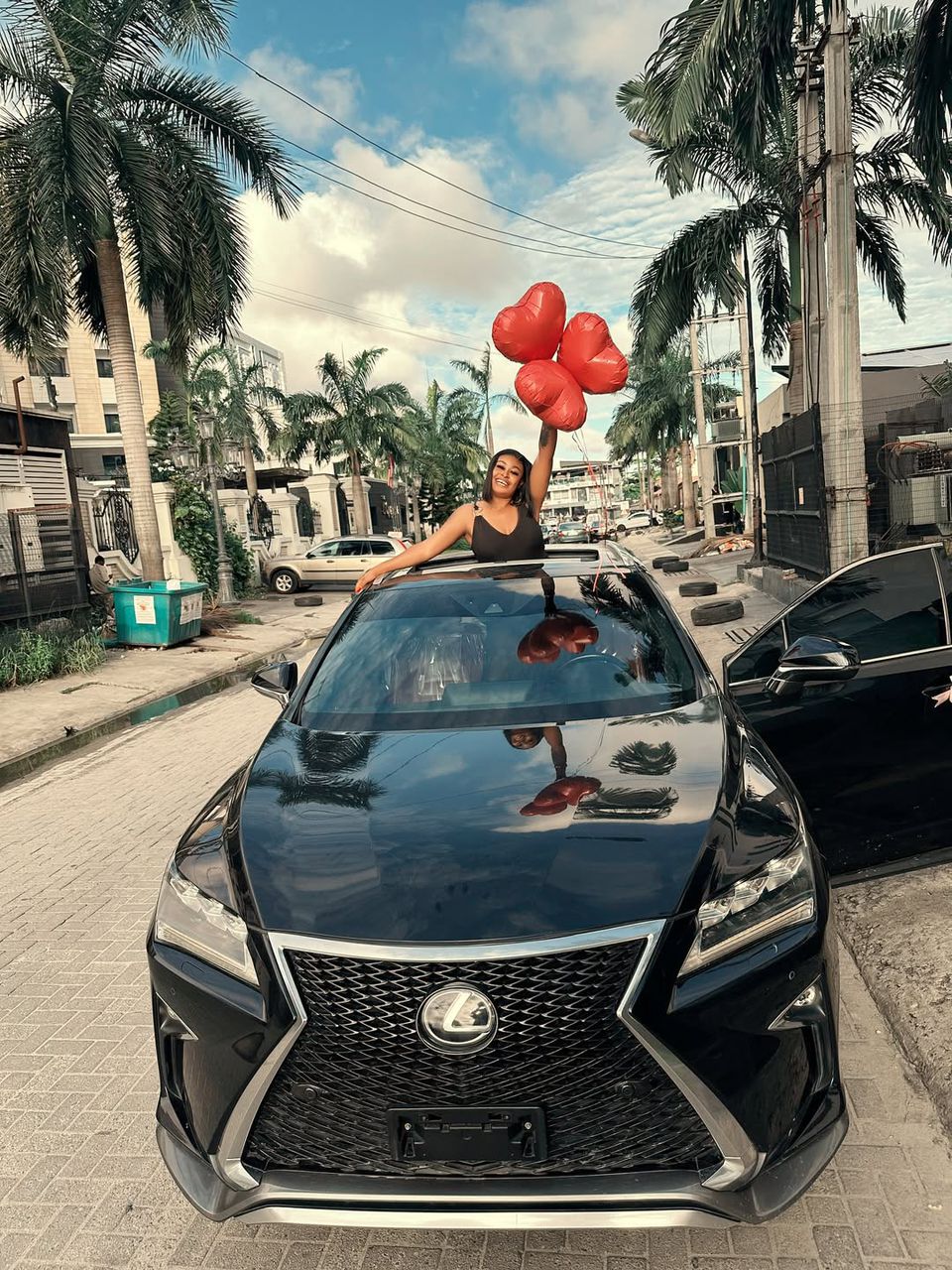 Actress Sarah Martins acquires Lexus SUV (photos)